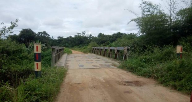 one of the steel bridges on river Ponponse